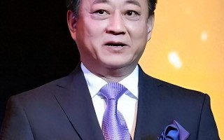 从连登21年春晚一哥，到“人人喊打过街老鼠”，朱军赢了却也输了（朱军春晚说错了什么话）