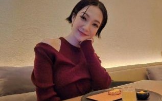 TVB前长腿女神即将生二胎，八个月孕肚照曝光，幸福生活令人羡慕