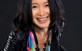 斯琴格日乐：当红时连登4次春晚，被骗堕胎后星途尽毁，如今55岁仍未婚