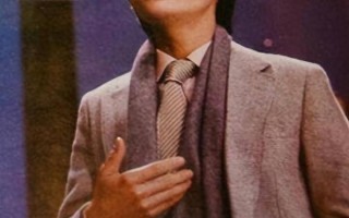 在春晚唱了一首歌，被封杀14年，今身价过亿，全部无偿捐献给祖国_1