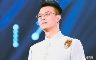 在央视20年主持春晚16年，却在事业巅峰期离开央视，只因意外瘫痪的妻子生下一个女儿？