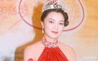 做生意欠下巨债，她伪造收据套取现金，携子女移居国外，事出有因（伪造收款收据怎么处罚）