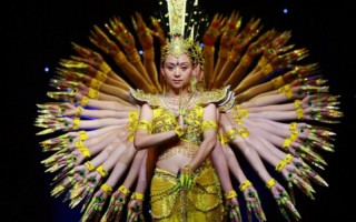 千手观音邰丽华：春晚爆红，拒绝富豪，却下嫁穷小子，如今怎样了（千手观音邰丽华现状）