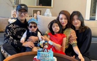 汪峰和女儿醒醒三亚度假，育儿观引热议