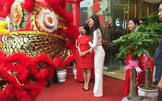 刘亦菲竟然出现在小县城某商城，腰臀好顶啊（刘亦菲超市）
