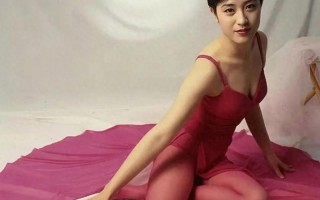 她是香港小姐，也拍过大尺度电影，嫁给富商后，茅台无限供应