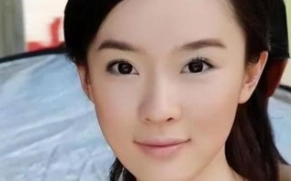 霍思燕带女儿聚餐惊艳亮相，网友惊呼：原来她还有女儿