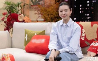 春晚抢谢霆锋风头，谋女郎惨遭弃，难怪翻红董洁跟前夫上演大和解