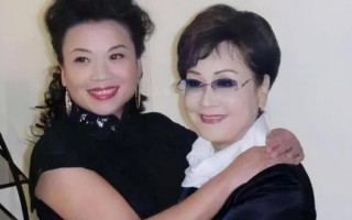 她是李谷一的女儿，曾上过27次春晚，如今55岁仍然单身