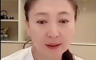 闫学晶“哭穷”后的迟滞应对令人遗憾