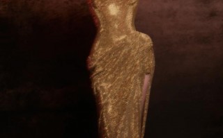 彭小苒穿鎏金裙装曲线曼妙 埃及风格造型神秘冷艳