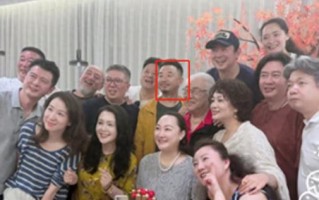 一场同学聚会，揭开了黄海波的“江湖地位”，难怪曲栅栅不离不弃（黄海波最近视频）