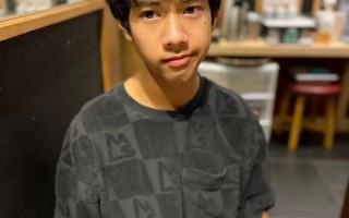 郑钧14岁儿子近照引热议 刘芸晒照帮儿子挽回颜值形象
