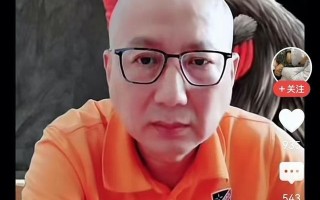 杨议再被爆猛料：2个老婆都给他要钱，60多岁的他，这5年过的很累（杨议妻子照片）