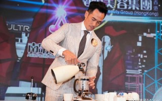 TVB视帝携妻出席公开活动！女方发福明显，肚子突出，被指有孕