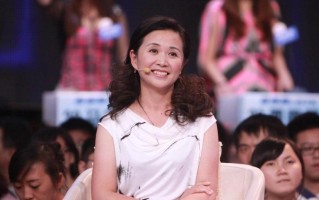 这还是《非诚勿扰》里的黄菡？时隔7年再次亮相，却判若两人