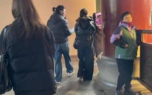 向佐郭碧婷灵隐寺现身，豪门夫妻低调温馨日常引热议