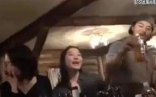 出轨18岁女星，与3位女星野外同居，这才是真正的“海王”（知名女星出轨20岁）