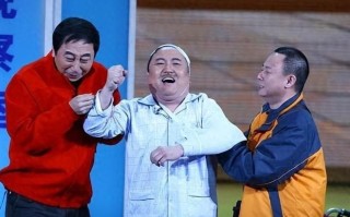 被判入狱至今仍在服刑！他搭档冯巩春晚爆红，后却成百万诈骗犯_2
