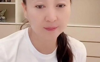 一顿饭11个菜，客厅大得能打球，哭穷的闫学晶害惨“啃老”的儿子