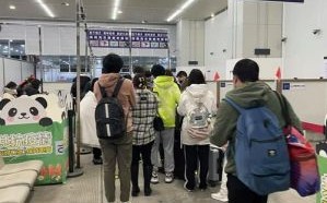 郭富城夜返香港，陪方媛春节归乡引热议