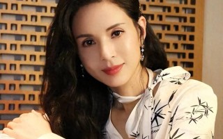 “最美姑姑”李若彤坚持做自己，不结婚不生子，59岁胖了太好看了