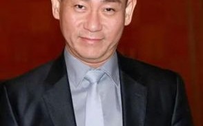 林保怡跨年被王大陆亲吻，影迷热议无冕之王魅力