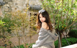 郑合惠子穿针织外套露香肩！甜笑wink少女感十足_1