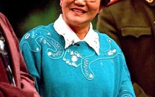 春晚一句台词识破间谍，去世23年的赵丽蓉，仍被多家官媒发文缅怀