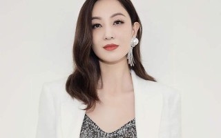 知名港星举家搬离上海，宣布重回香港生活，努力教女儿认繁体字（住上海的香港明星）