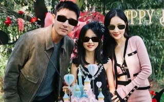 12岁甜馨回应李小璐出轨！在评论区飙脏话、狂怼恶评，网友：真的太勇了！（李小璐带甜馨逛街被偶遇）