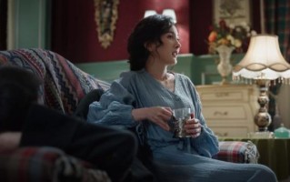 同样演“红唇妩媚”疯批反派，42岁王鸥和37岁杨幂对比，我才明白什么叫“演技炸裂”（王鸥和杨幂同框照片高清）