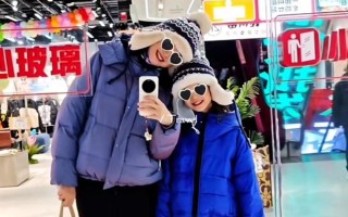 张梓琳哈尔滨度假，否认怀三胎，10岁女儿穿着她衣服，母女像姐妹