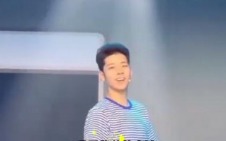 郭涛儿子高中毕业 18岁的石头成熟帅气