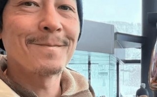 45岁陈冠希滑雪被偶遇 皱纹明显皮肤松弛显老态