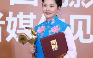 何赛飞：从绝色美人到越剧传承者，她的一生充满了戏剧性（何赛飞唱的越剧演唱会）
