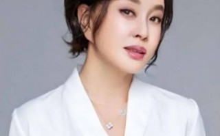 74岁刘晓庆翻红，她为何能吸引年轻粉丝？揭秘“庆奶”的传奇人生与奋斗精神
