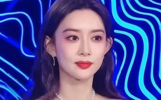 孟子义在跨年晚会上与周华健合唱歌曲《让我欢喜让我忧》跑调了