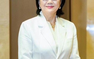 金铁霖二婚妻子是她，小丈夫18岁也是歌唱家，儿子如今是她的骄傲