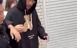 周杰伦确诊强直性脊柱炎超20年 近日状态显佝偻