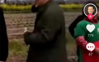 真大方！郁钧剑回乡见人就发钱，登22次春晚，与医生妻子相敬如宾