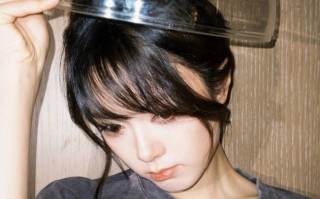 赵今麦营业照鬼马俏皮 清透妆容尽显慵懒灵动