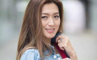 她是亚姐季军，被命理师预言婚姻稳定，丈夫6间铺低调肯干还专一
