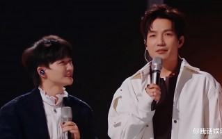 从《声生不息》节目到跨年晚会演出，周深终于亮出了最强王牌（周深不同声音演绎）