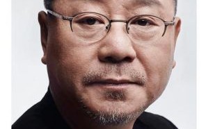 范伟的艺术之路：从小品演员到影视巨星的转型故事