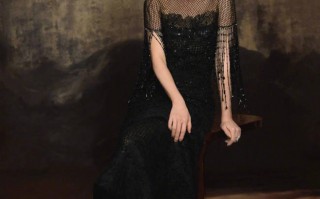 贾静雯穿黑色亮片礼服气场强大 大秀美背性感火辣