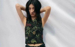 张子枫背心造型