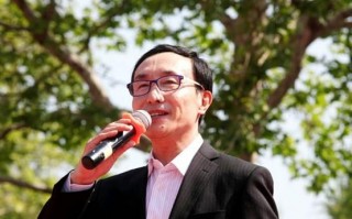 曾多次登上过春节联欢晚会，拥有强大的喜剧天赋，如今功成名就