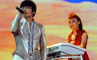 玖月奇迹现状：五登春晚，离婚后王小玮事业高升，王小海杳无音讯