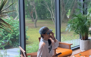 孙艺珍晒带娃照，全程紧盯爱子眼神宠溺，桌上地上都是甜豆玩具（孙艺珍太有魅力了）
